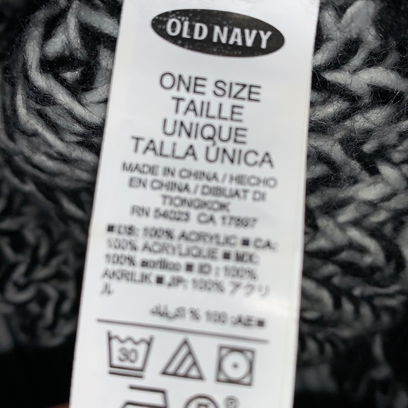 Old Navy beanie Pom Pom hat - Picture 3 of 4